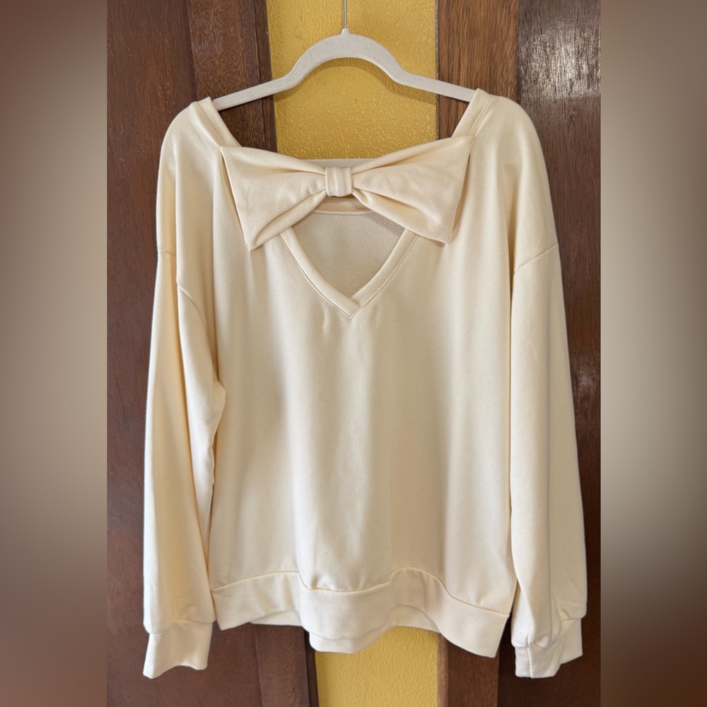 One Eleven North Cream Oversized Bow Back Sweatshirt